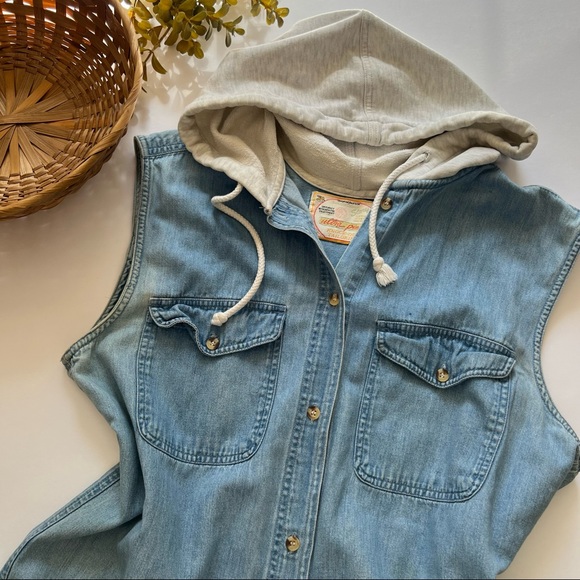 Vintage Hooded Sleeveless Denim Shirt - Picture 4 of 11